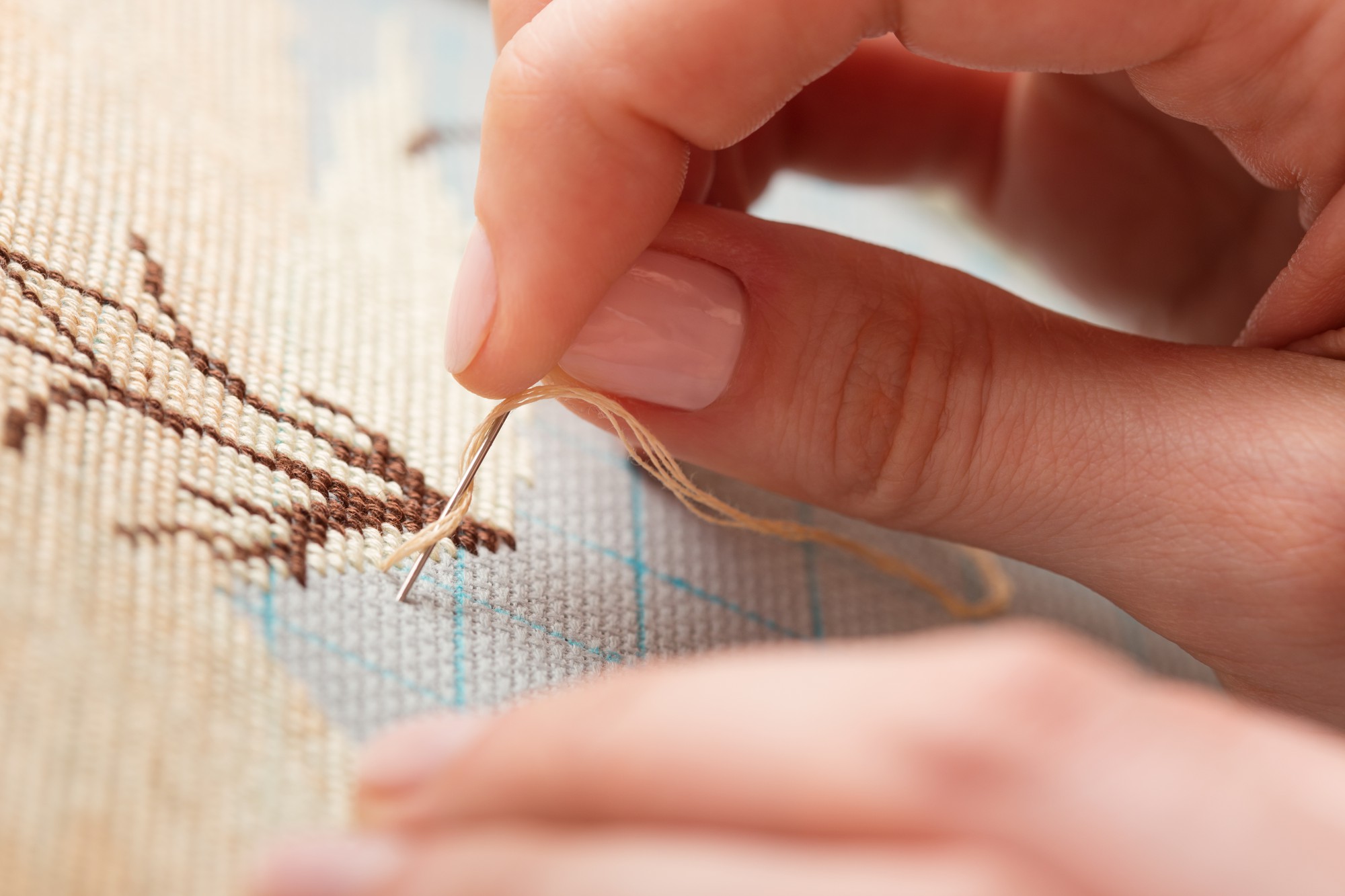 Dettaglio di punti a mano su lino